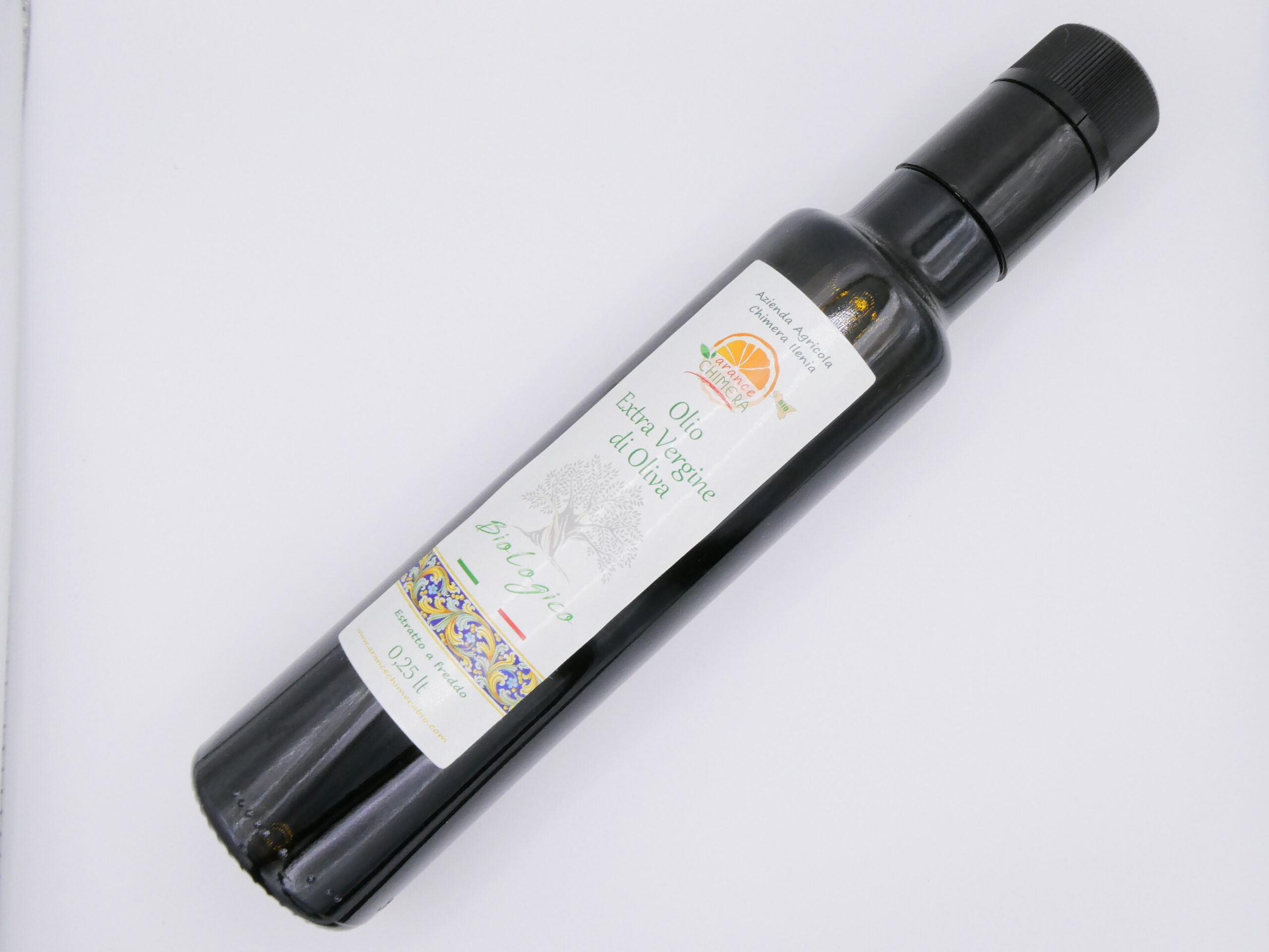 Organic extra virgin olive oil in bottles - Image 2